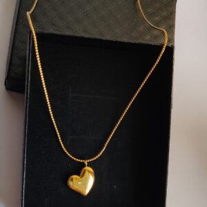 Classic gold plated heart themed pendant necklace
